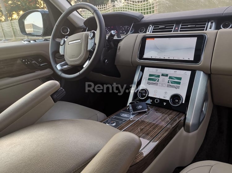 Schwarz Range Rover Vogue zur Miete in Abu-Dhabi 3