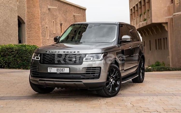 Negro Range Rover Vogue en alquiler en Abu-Dhabi