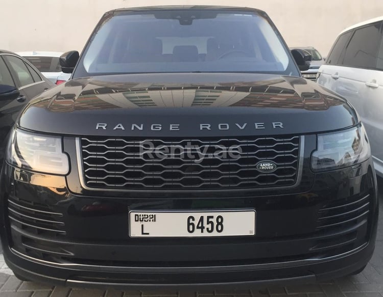 أسود Range Rover Vogue للإيجار في دبي 4