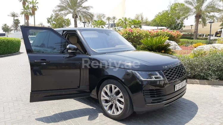 Black Range Rover Vogue for rent in Dubai 0