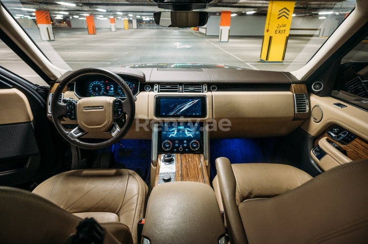 Черный Range Rover Vogue в аренду в Дубай 4