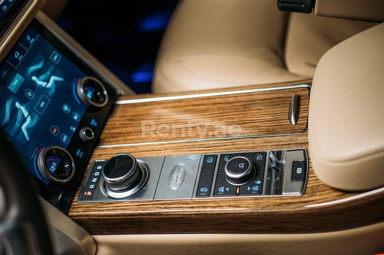 أسود Range Rover Vogue للإيجار في أبو ظبي 8