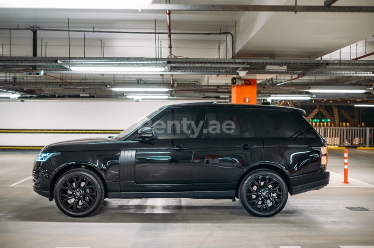 Black Range Rover Vogue for rent in Dubai 9