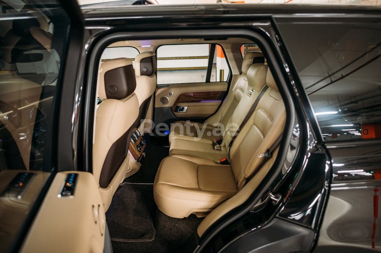 أسود Range Rover Vogue للإيجار في أبو ظبي 10