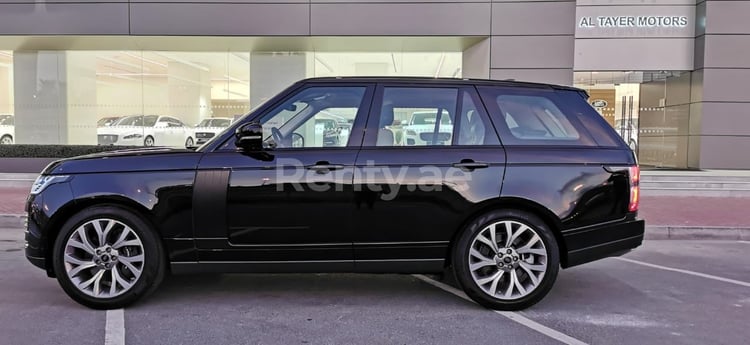 在迪拜租赁黑色 Range Rover Vogue 0