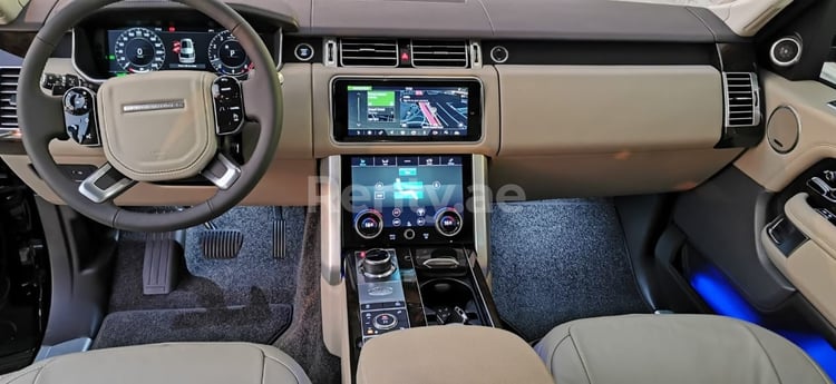 Черный Range Rover Vogue в аренду в Шарджа 2