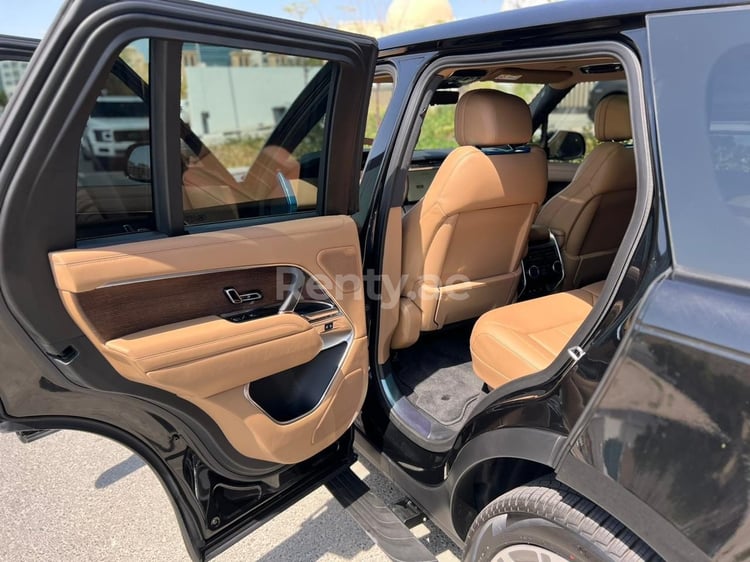 Black Range Rover Vogue for rent in Dubai 5