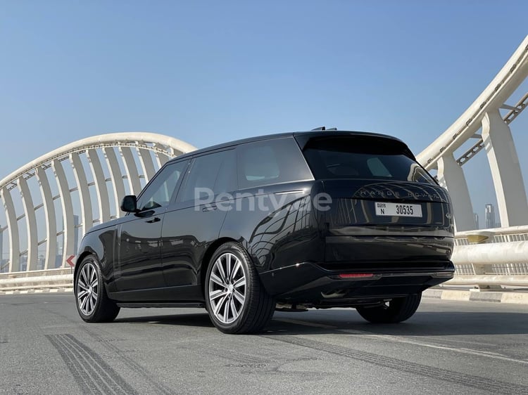 أسود Range Rover Vogue للإيجار في أبو ظبي 0