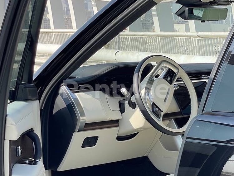 Black Range Rover Vogue for rent in Abu-Dhabi 2