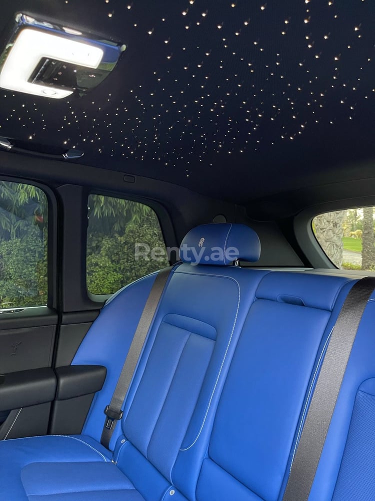 Black Rolls Royce Cullinan for rent in Dubai 3