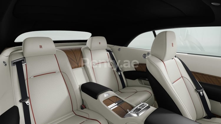 Nero Rolls Royce Dawn in affitto a Dubai 3