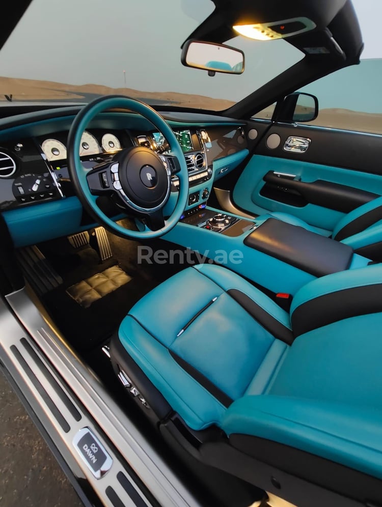 Nero Rolls Royce Dawn in affitto a Dubai 0