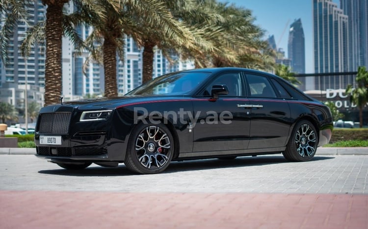 Noir Rolls Royce Ghost Black Badge en location à Dubai