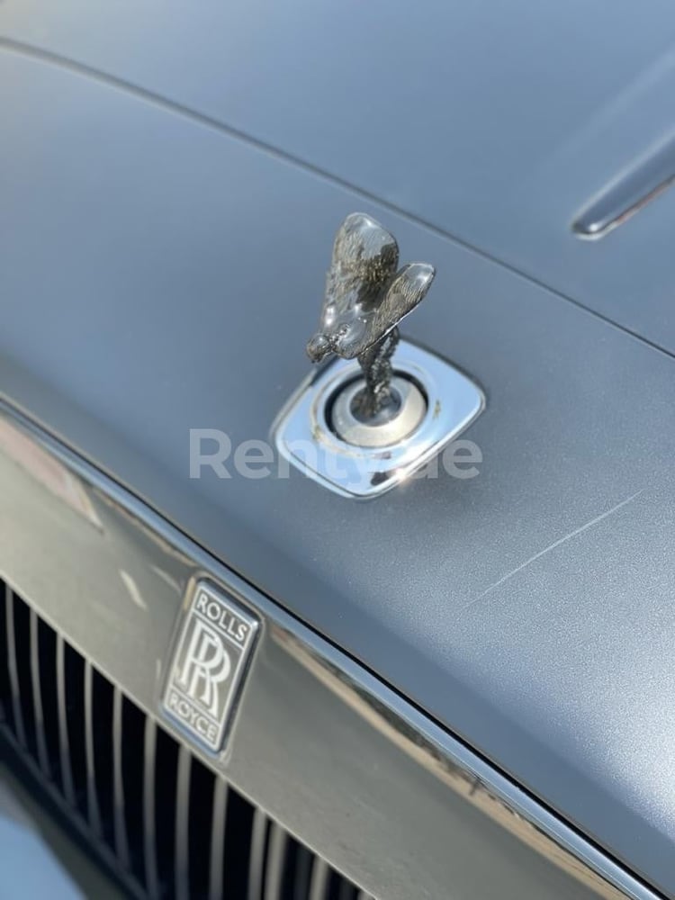 Negro Rolls Royce Wraith Adamas en alquiler en Abu-Dhabi 0