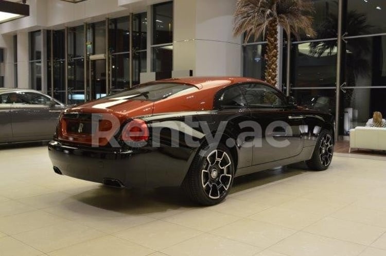 أسود Rolls Royce Wraith-BLACK BADGE ADAMAS 1 OF 40 للإيجار في دبي 1