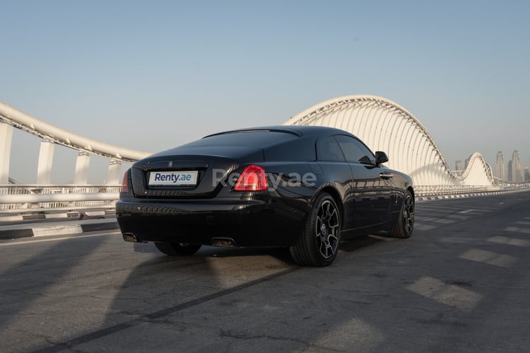 Noir Rolls Royce Wraith Black Badge en location à Abu-Dhabi 3