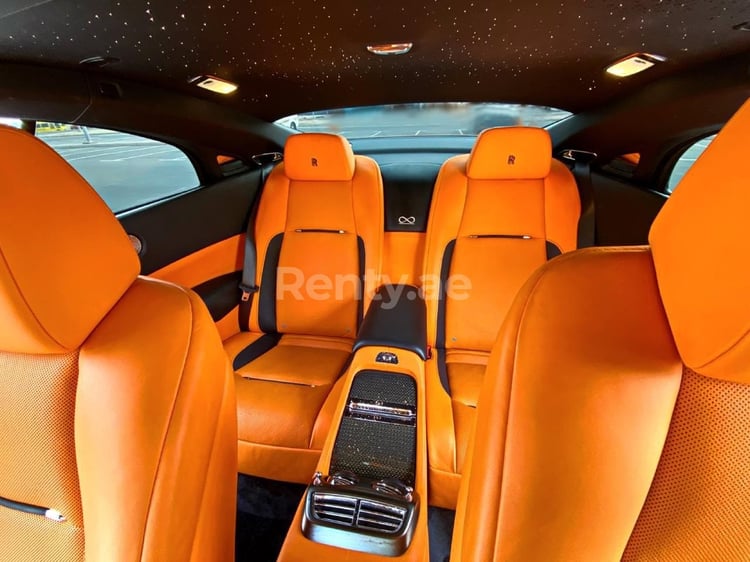 Negro Rolls Royce Wraith-BLACK BADGE en alquiler en Sharjah 3