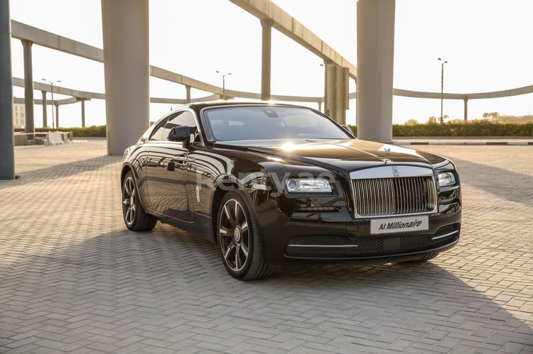 Negro Rolls Royce Wraith en alquiler en Dubai