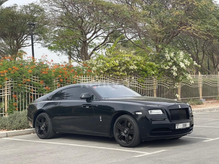 Negro Rolls Royce Wraith en alquiler en Abu-Dhabi 3