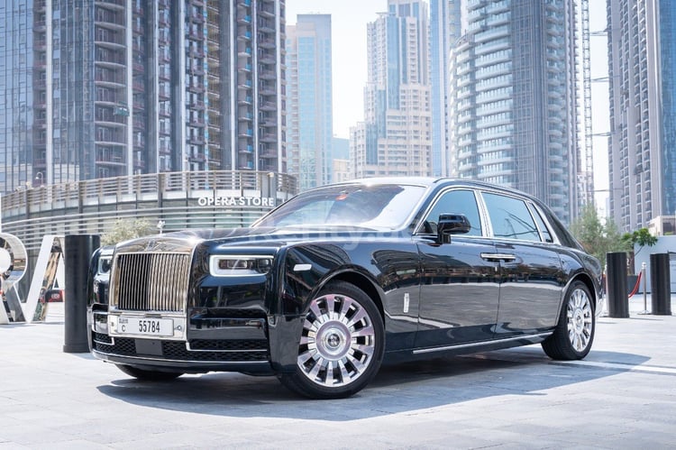 Schwarz Rolls-Royce Phantom zur Miete in Sharjah 0