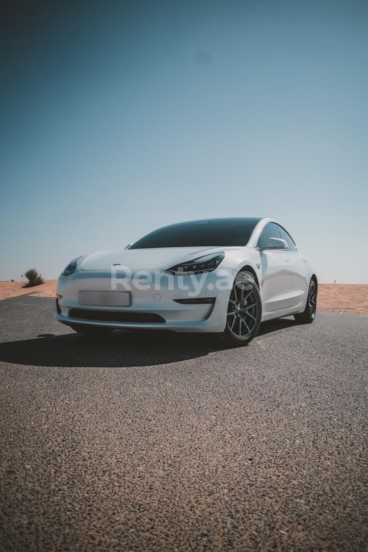 White Tesla Model 3 for rent in Abu-Dhabi 0