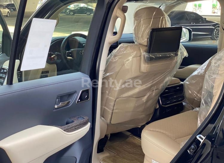 Negro Toyota Land Cruiser en alquiler en Dubai 3