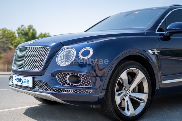 在迪拜租赁蓝色 Bentley Bentayga W12 3