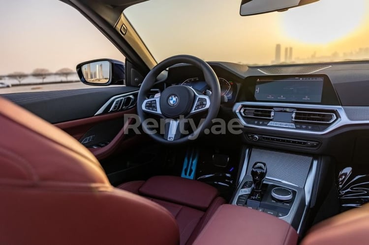 أزرق BMW 430 Convertible للإيجار في دبي 0