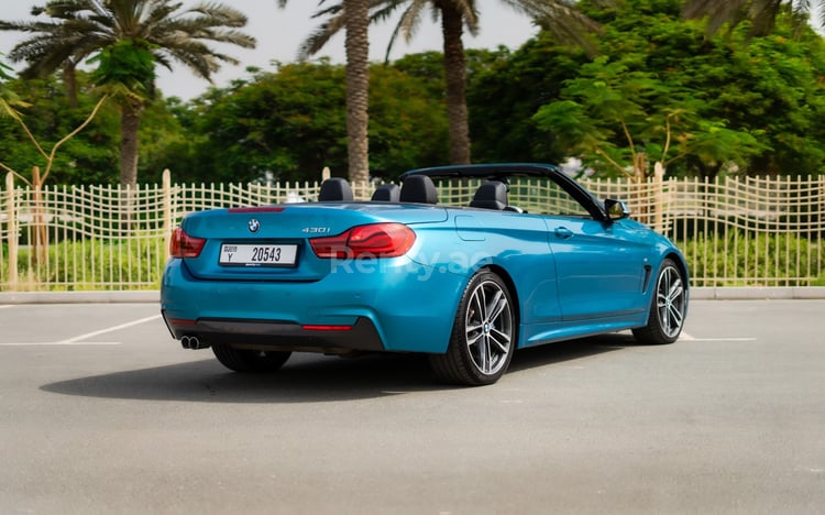 在迪拜租赁蓝色 BMW 430i  cabrio 3