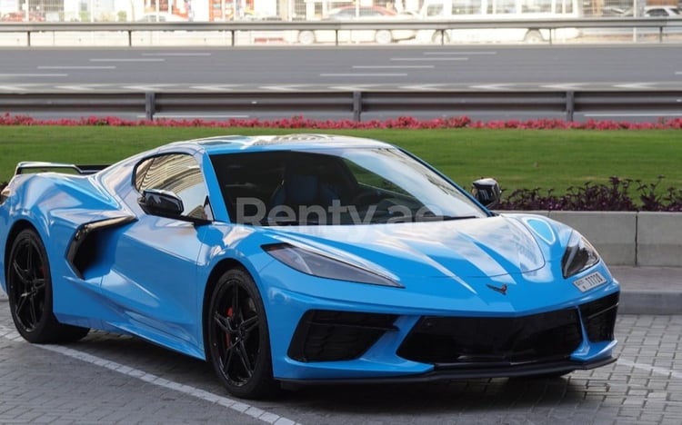 Blu Chevrolet Corvette in affitto a Dubai