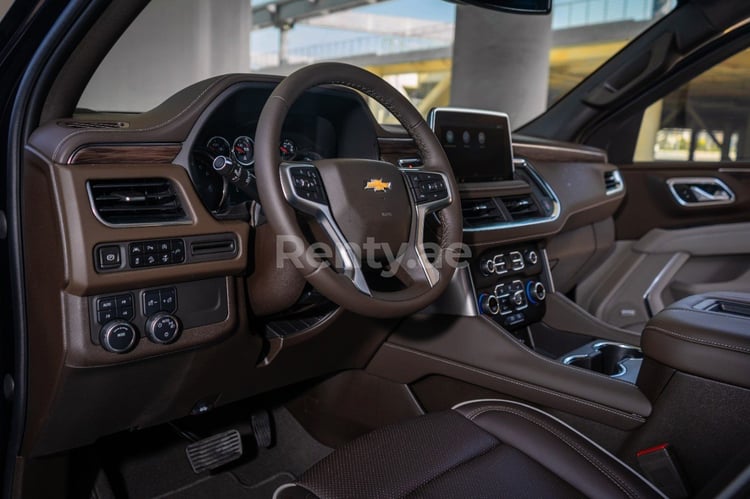 أزرق Chevrolet Tahoe للإيجار في دبي 3