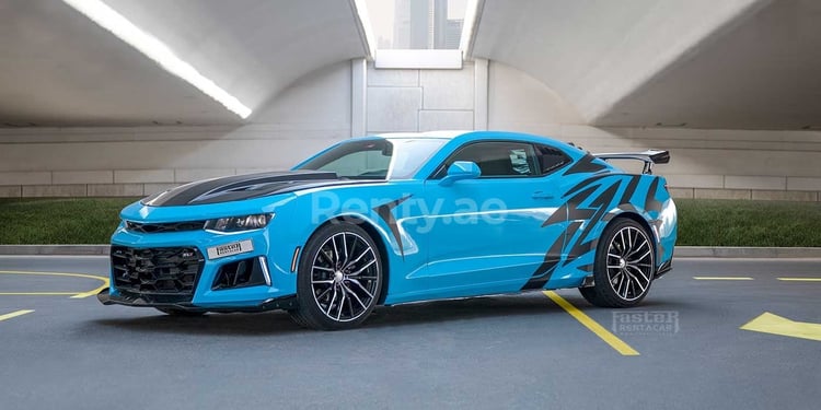 在迪拜租赁蓝色 Chevrolet Camaro evo dynamic 0