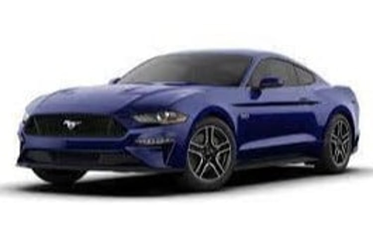 Azul Ford Mustang en alquiler en Dubai