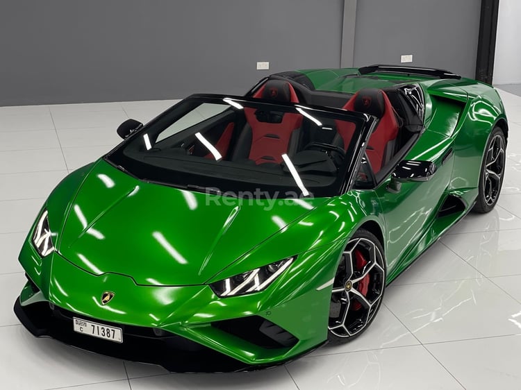 verde Lamborghini Evo Spyder in affitto a Abu-Dhabi 0