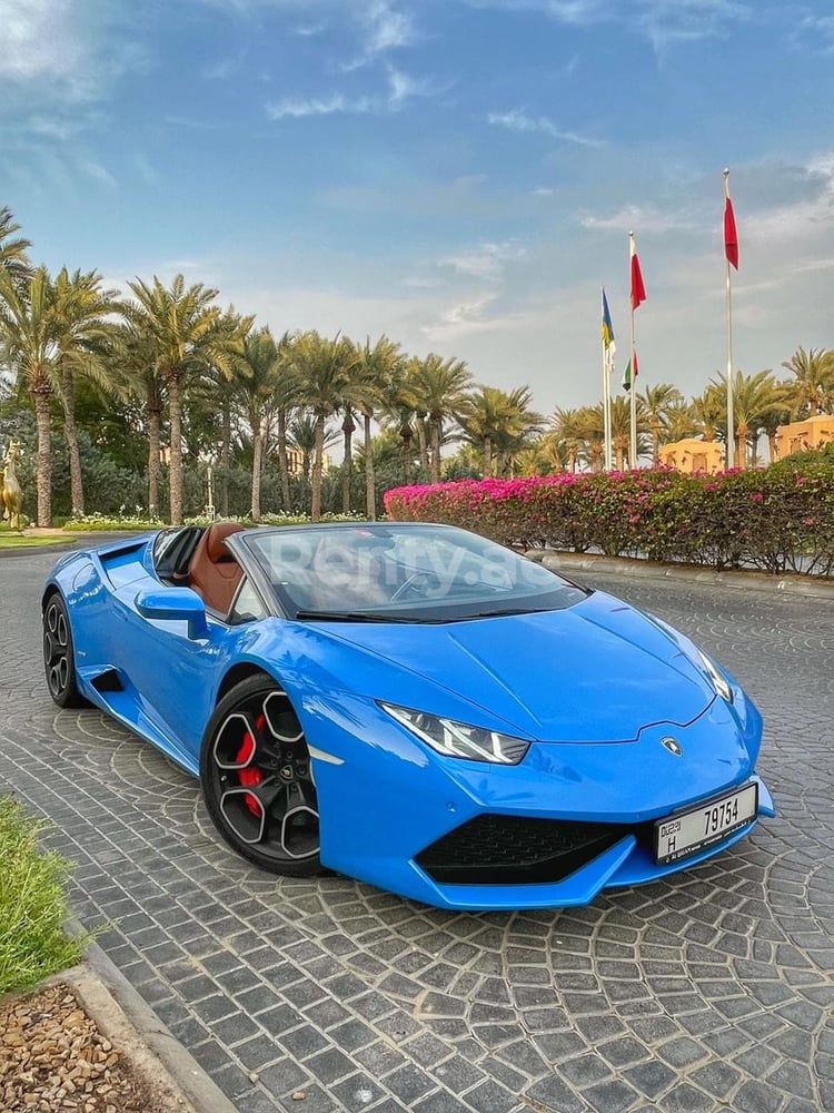 Blue Lamborghini Huracan Spyder for rent in Abu-Dhabi 4