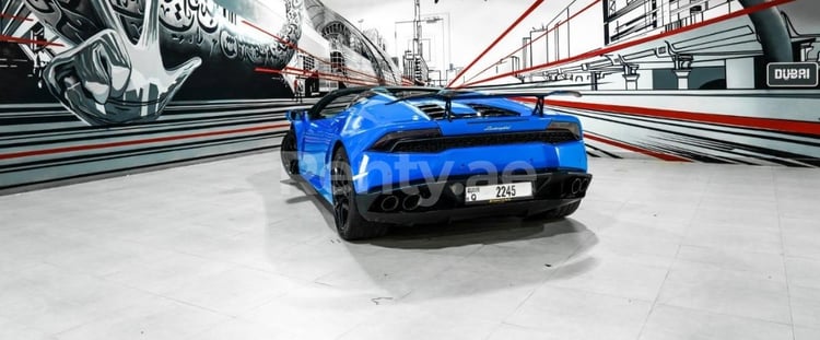 Blau Lamborghini Huracan spyder zur Miete in Dubai 1