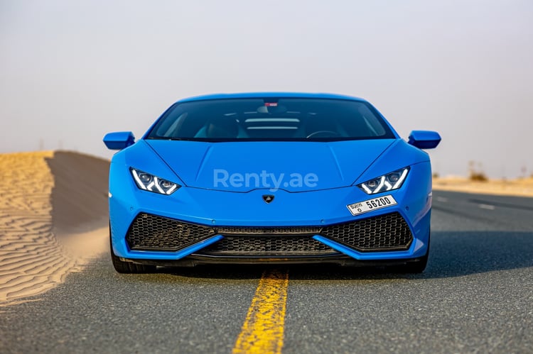 Bleue Lamborghini Huracan en location à Abu-Dhabi 3