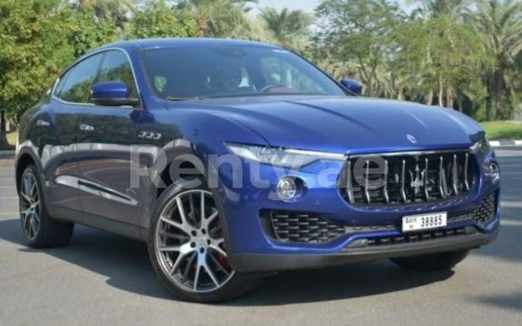 Blu Maserati Levante S in affitto a Sharjah