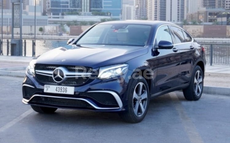 Bleue Mercedes GLC Coupe en location à Sharjah