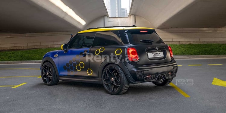 أزرق Mini Cooper للإيجار في أبو ظبي 2