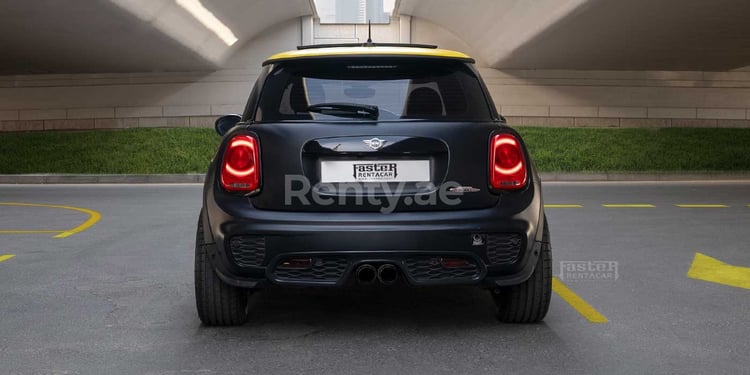 أزرق Mini Cooper للإيجار في الشارقة 3