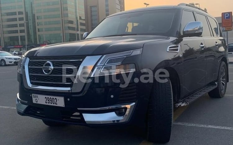 Синий Nissan Patrol V8 в аренду в Абу-Даби