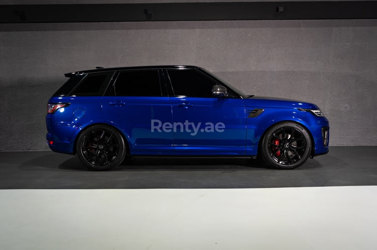 أزرق Range Rover Sport SVR للإيجار في أبو ظبي 1