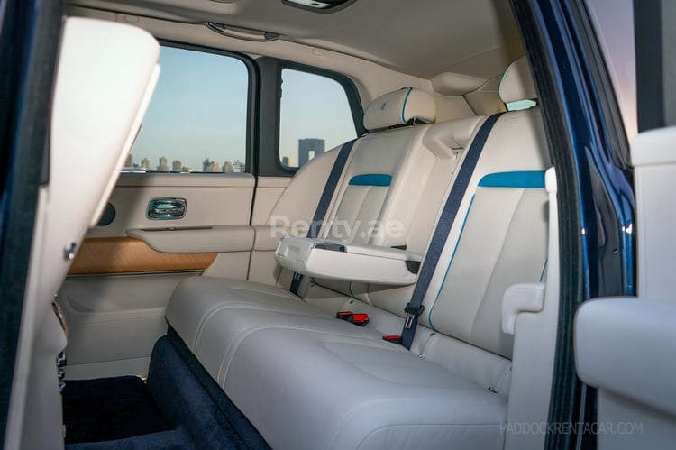 Blue Rolls Royce Cullinan for rent in Dubai 4