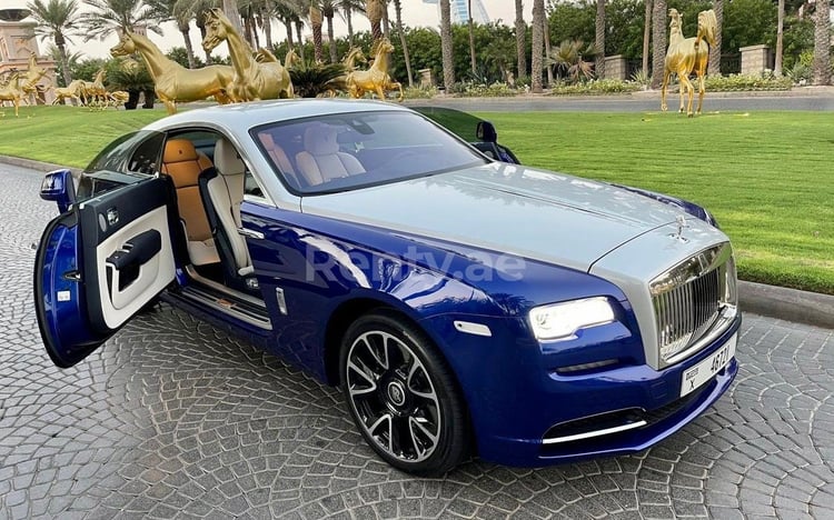 Azul Rolls Royce Wraith en alquiler en Abu-Dhabi