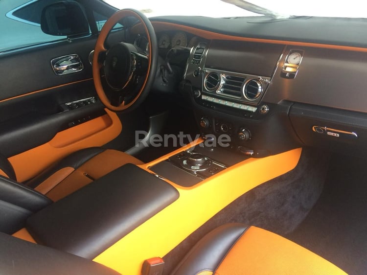 Blau Rolls Royce Wraith zur Miete in Dubai 2