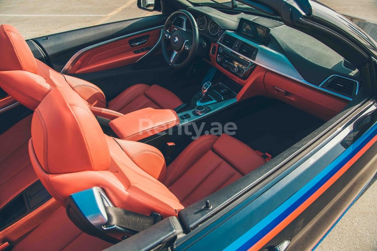 Black BMW 430i Cabrio for rent in Dubai 7