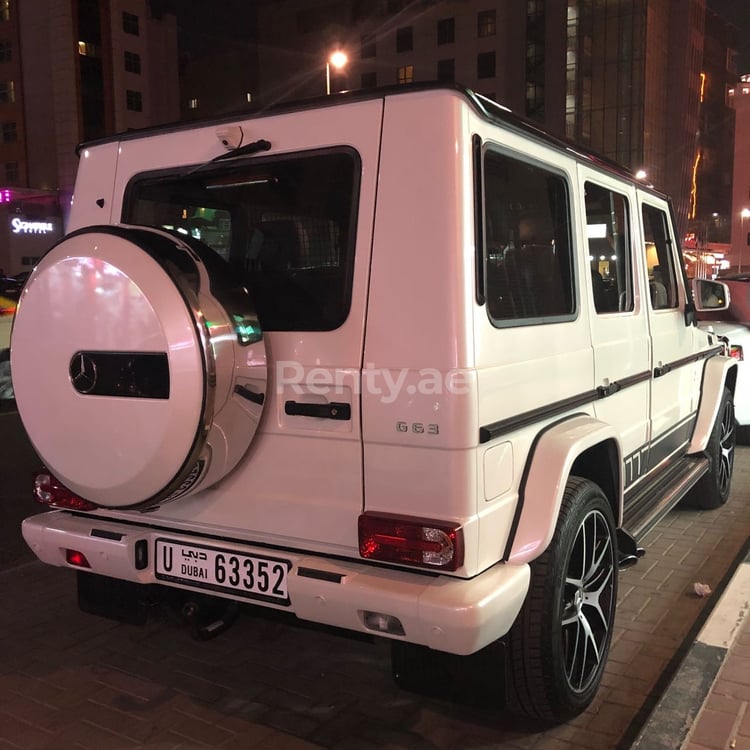 Blanco Brillante Mercedes G63 en alquiler en Sharjah 0