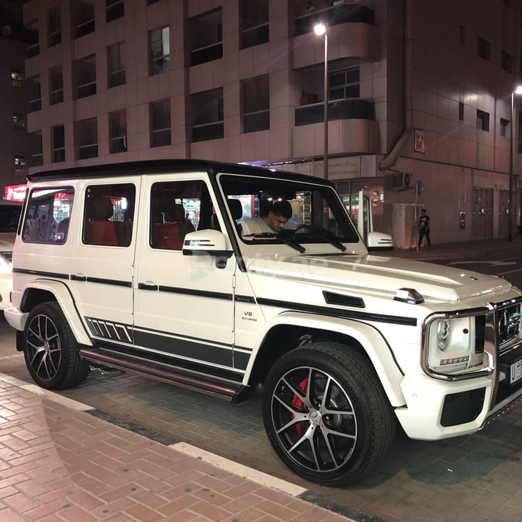 Blanco Brillante Mercedes G63 en alquiler en Dubai 2