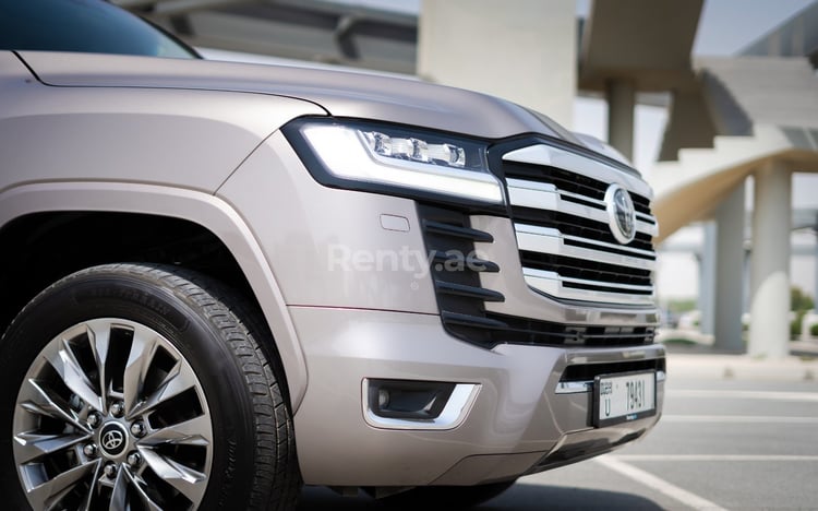 Bronze Toyota Land Cruiser zur Miete in Sharjah 2